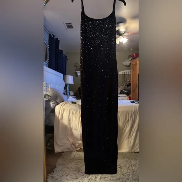 Elegant Black beaded Evening Dress - Picture 4 of 4